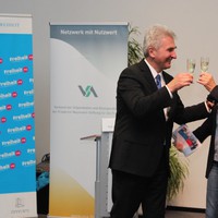 v.l.n.r.: Prof. Dr. Andreas Pinkwart, Minister für Wirtschaft, Innovation, Digitalisierung und Energie, Liane Knüppel